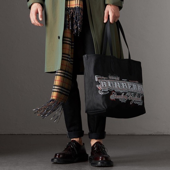 Burberry Medium Reversible Doodle Tote Bag - Unisex - Picture 3 of 8